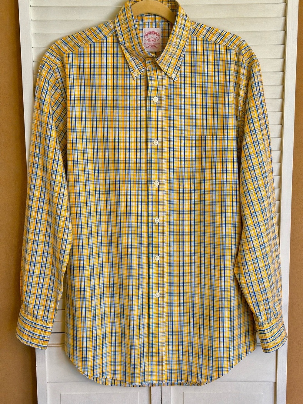 Brooks Brothers Mens size Small long sleeve checked button down shirt non-iron